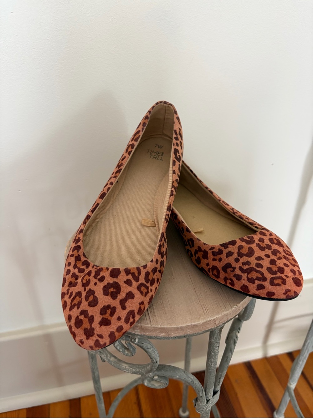 Time and Tru Leopard Print Flats Women's Size 7
Slip On Shoes